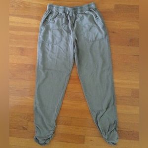 Thread+Supply army olive green pant w/side scrunched at bottom of pant, size M